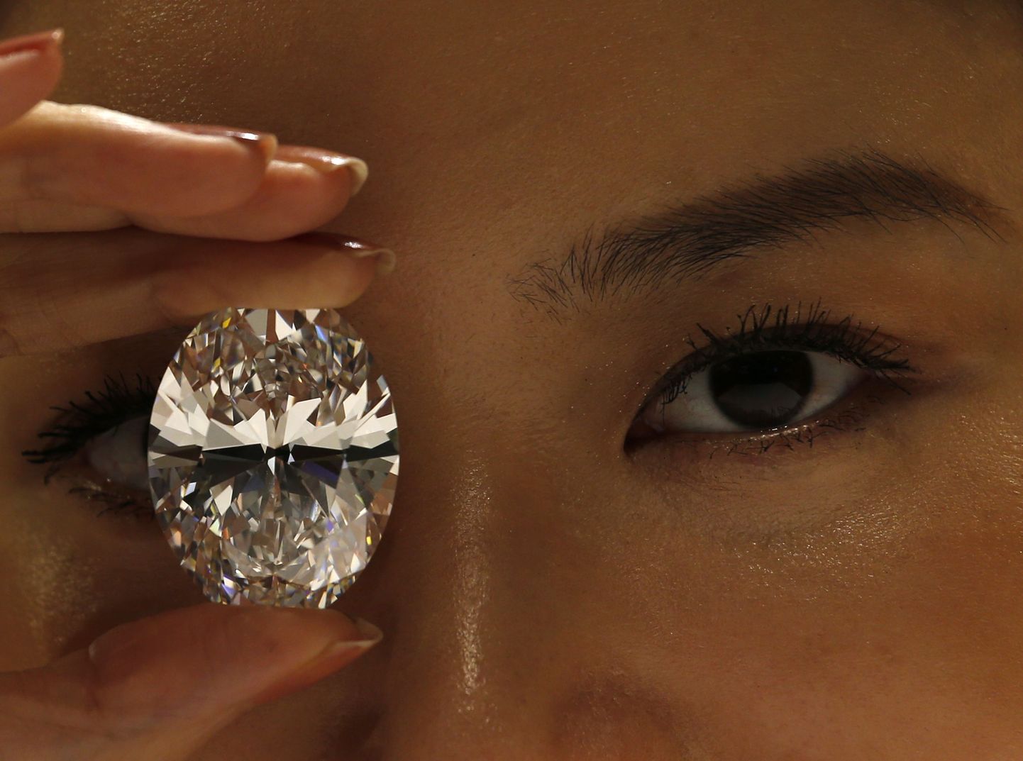 Hongkongi modell teemantiga. Pilt on illustreeriv.
