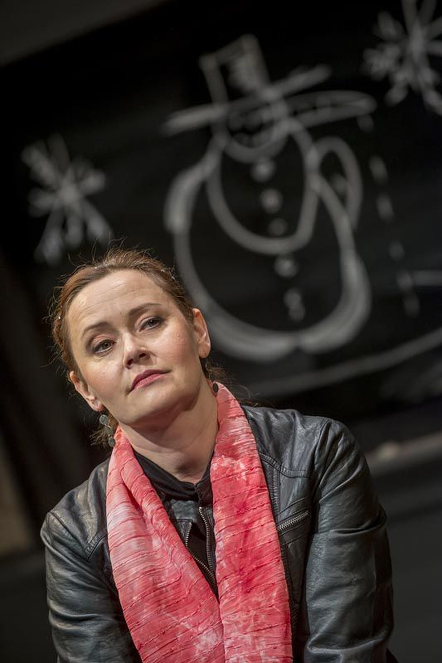 Karin Tammaru lavastuses „Kahe lugu“ (lavastaja Madis Kalmet).