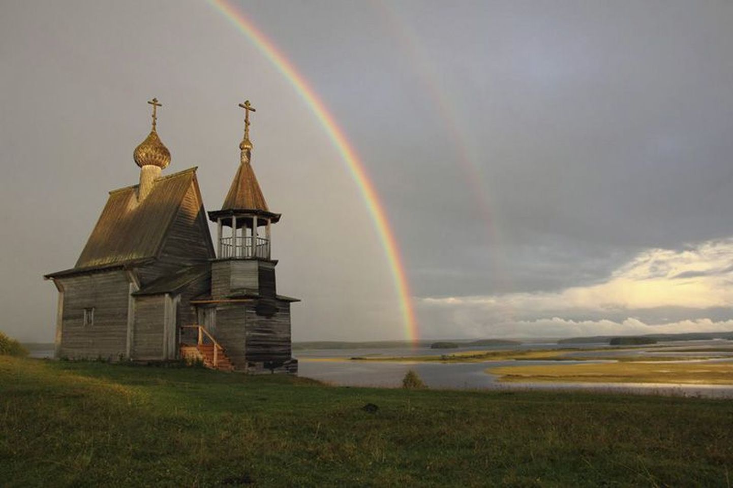 Vene küladele iseloomulikud puidust kirikud ja kabelid on ­jäänud puutumata ka nõukogude võimu aastatel.