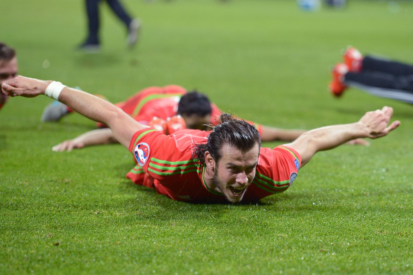 Gareth Bale vedas kodumaa Walesi kindlalt EMile
