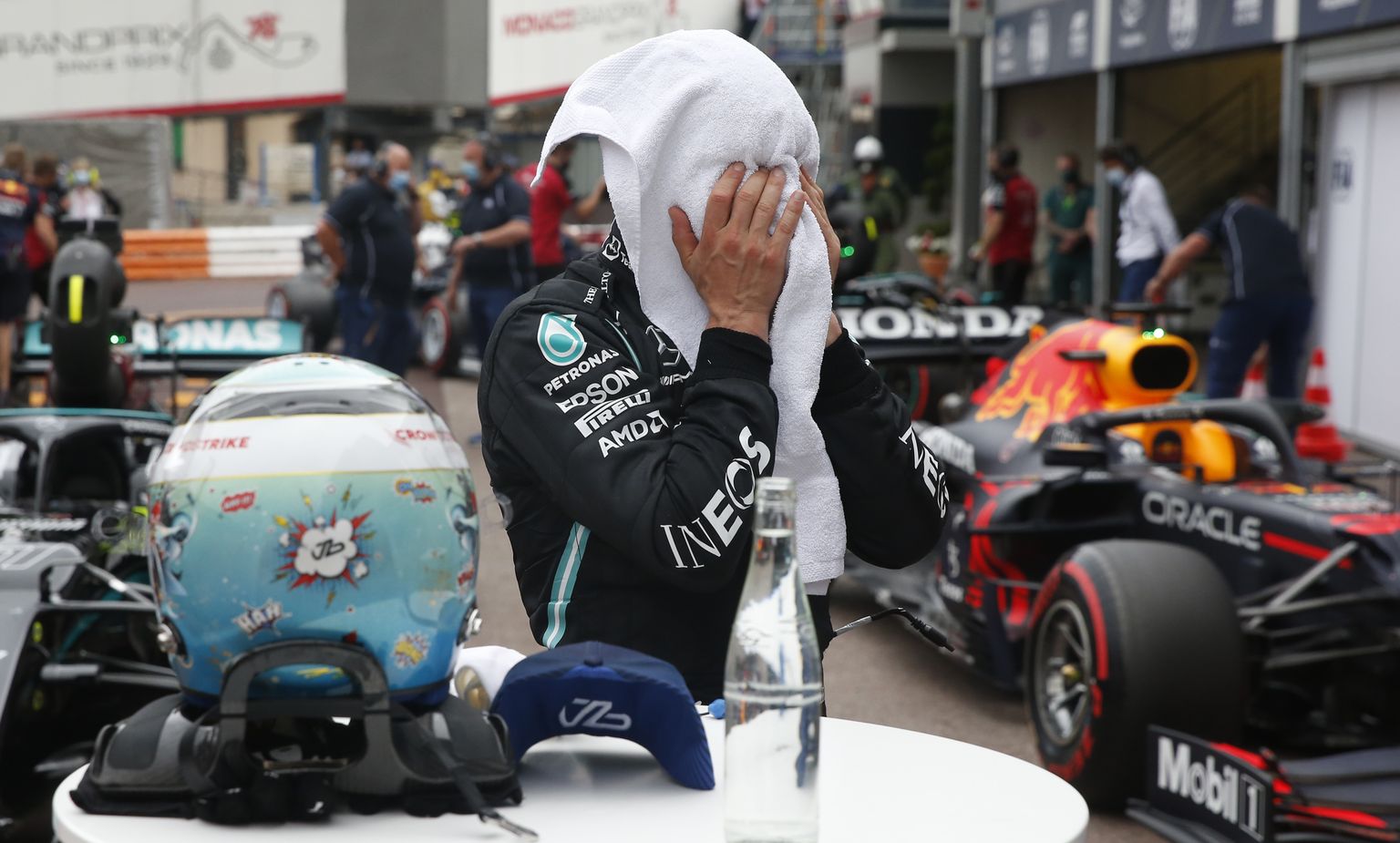 Pettunud Valtteri Bottas.