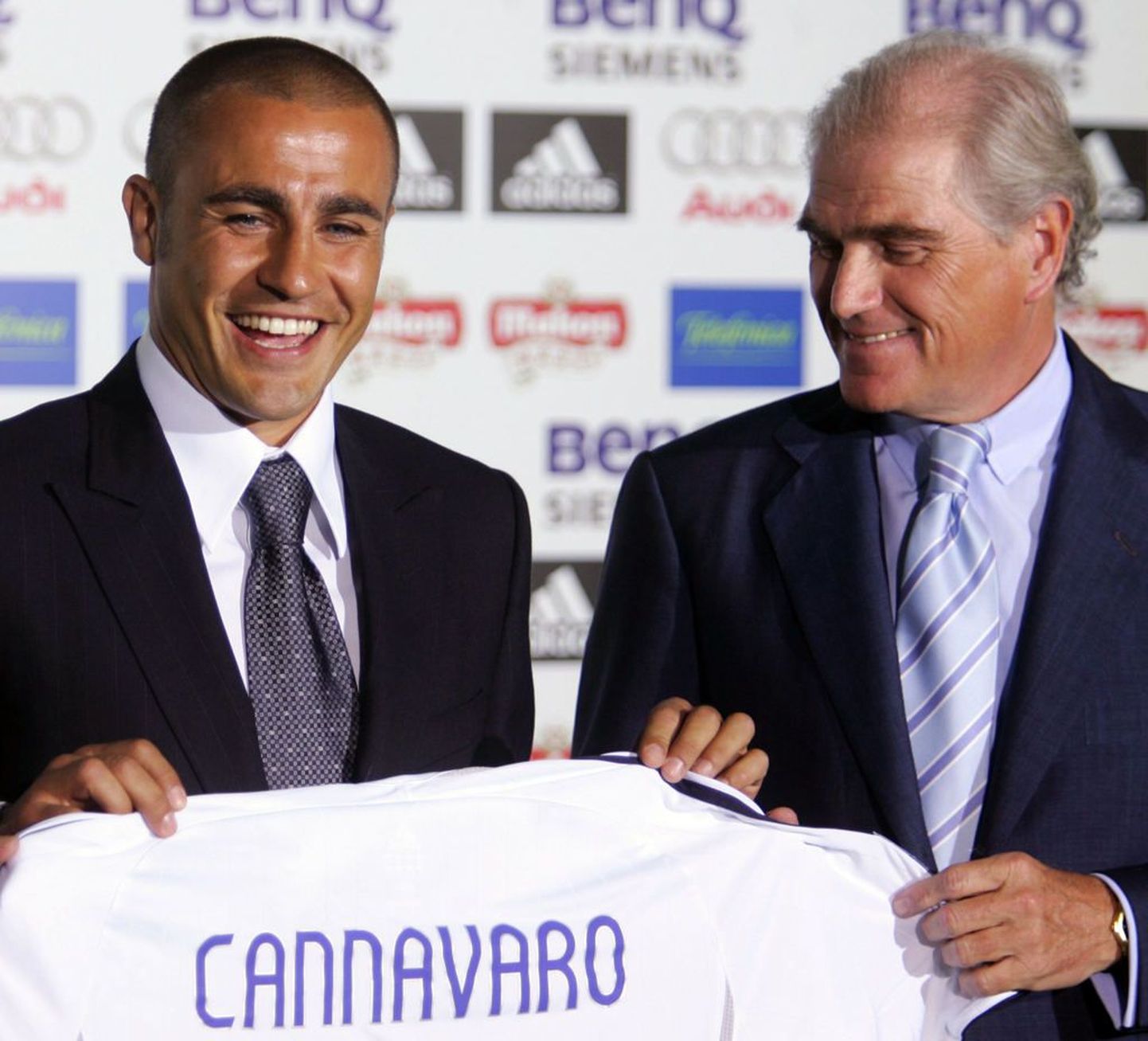 Fabio Cannavaro koos Real Madridi presidendi Ramon Calderoniga.