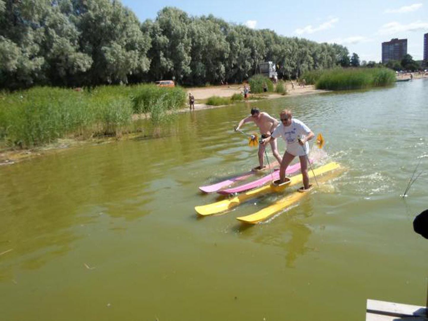 Täna näeb Viljandi järvel, kui lõbus võib olla suvine suusatiir.