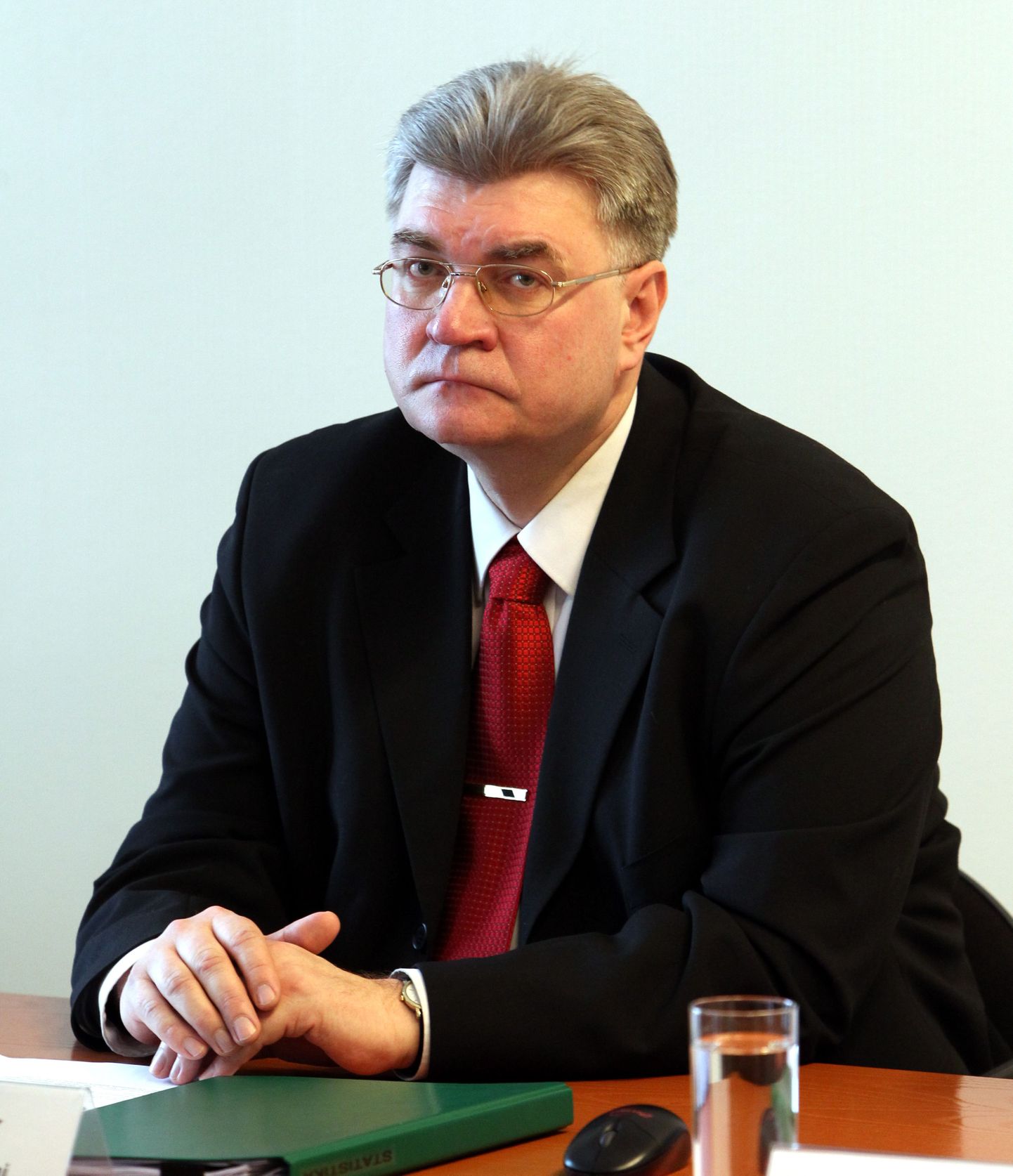 Riigihangete vaidlustuskomisjoni juhataja Taivo Kivistikul tõusis palk 901 euro võrra.