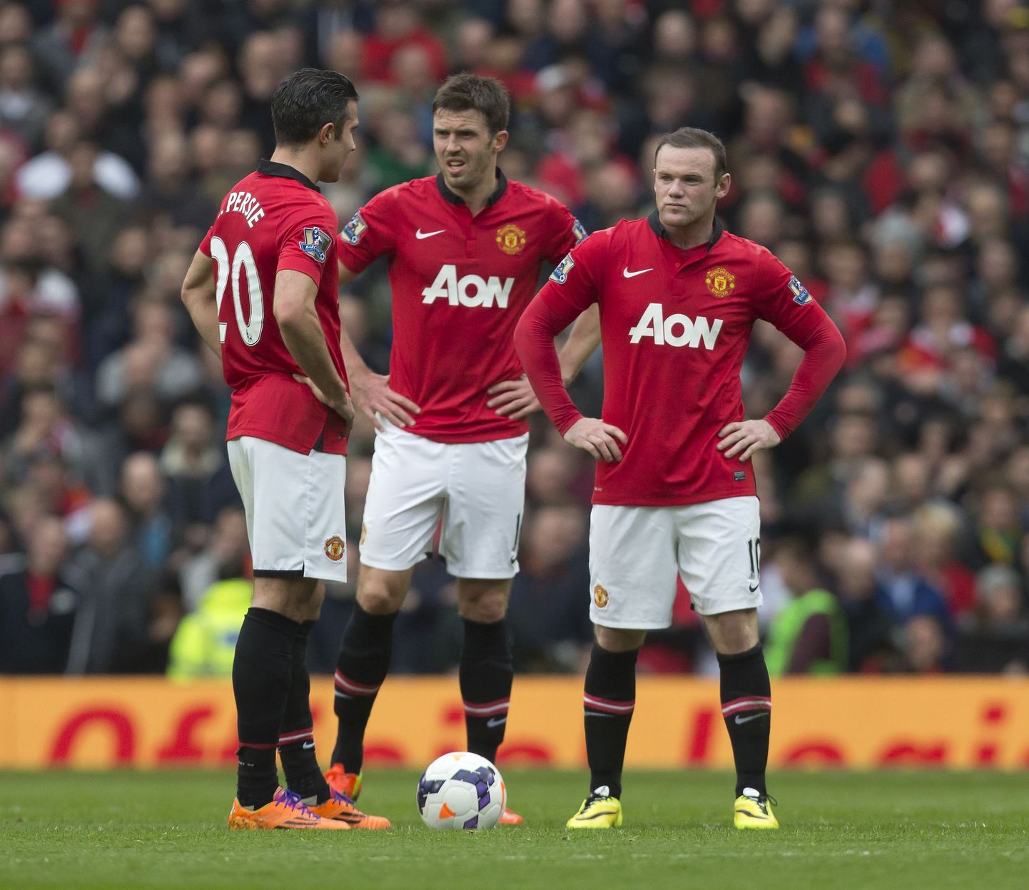 Manchester Unitedi mängijad (vasakult): Robin van Persie, Michael Carrick ja Wayne Rooney.