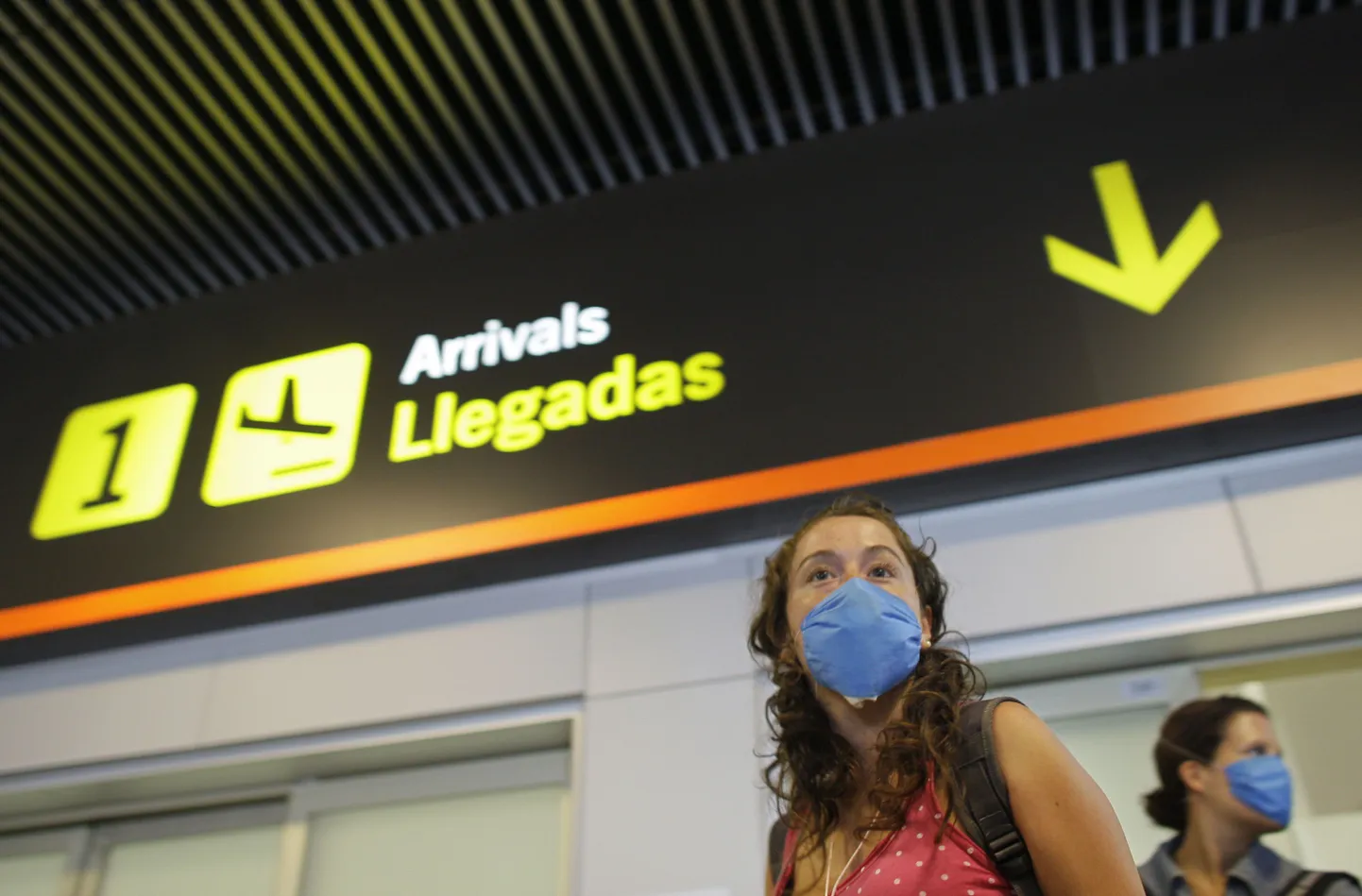 Mexico Cityst naasnud reisijad täna Madridi lennujaamas.