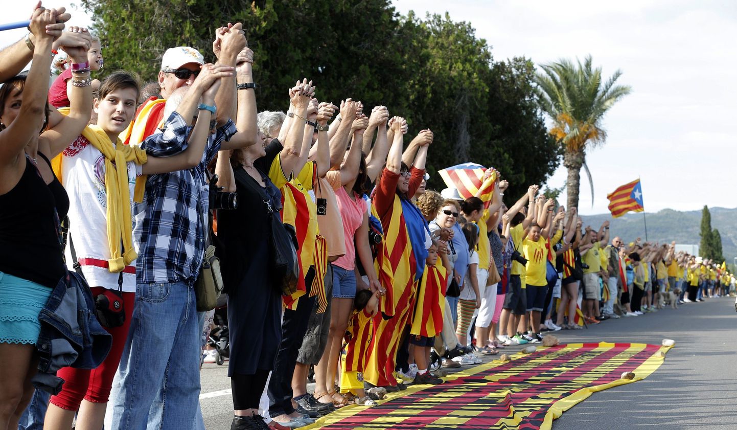 Katalaanid 400-kilomeetrises inimketis.