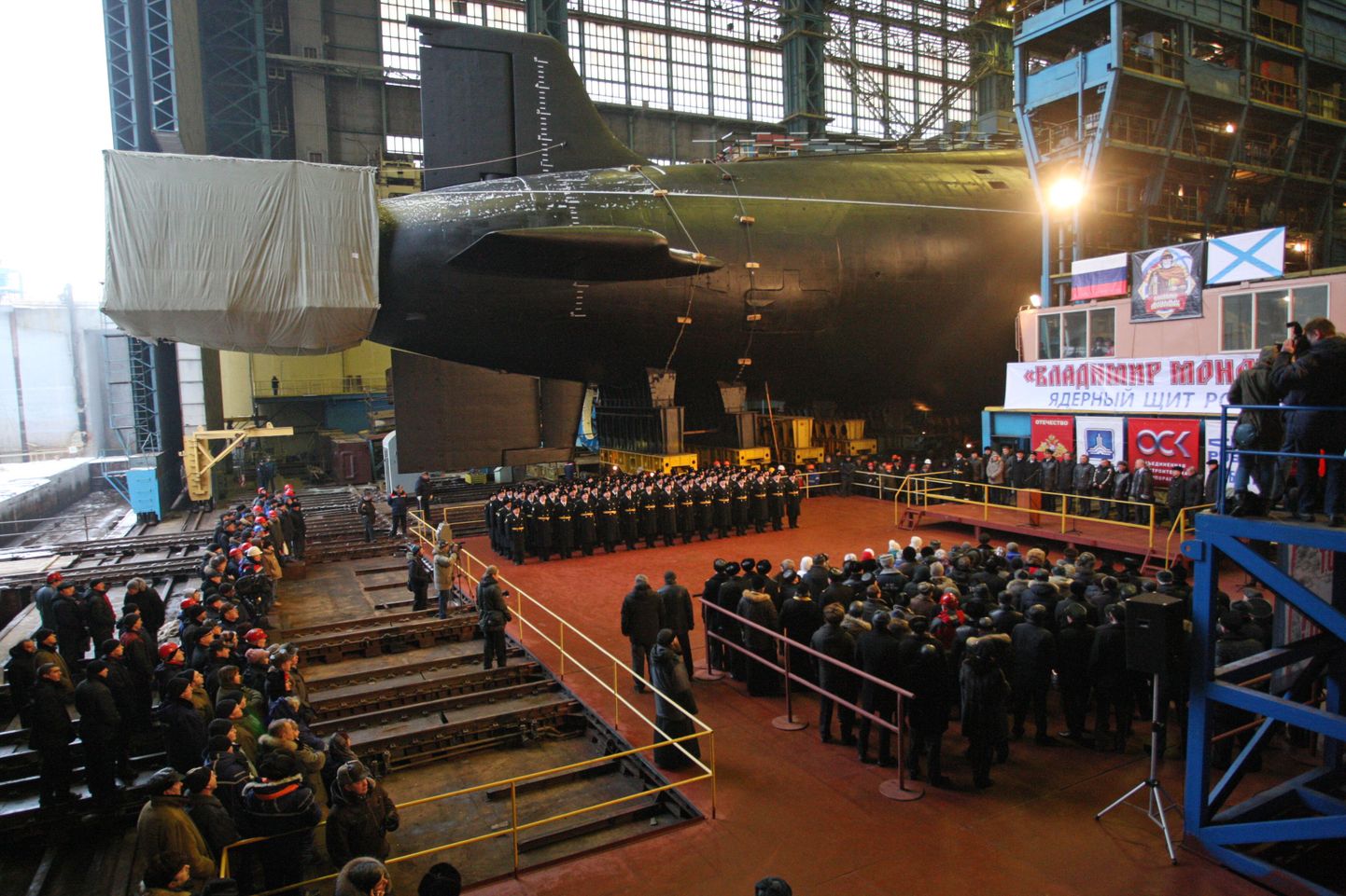 Severodvinskis täna toimunud pidulik tseremoonia tuumaallveelaeva Juri Dolgoruki mereväkke võtmise auks.