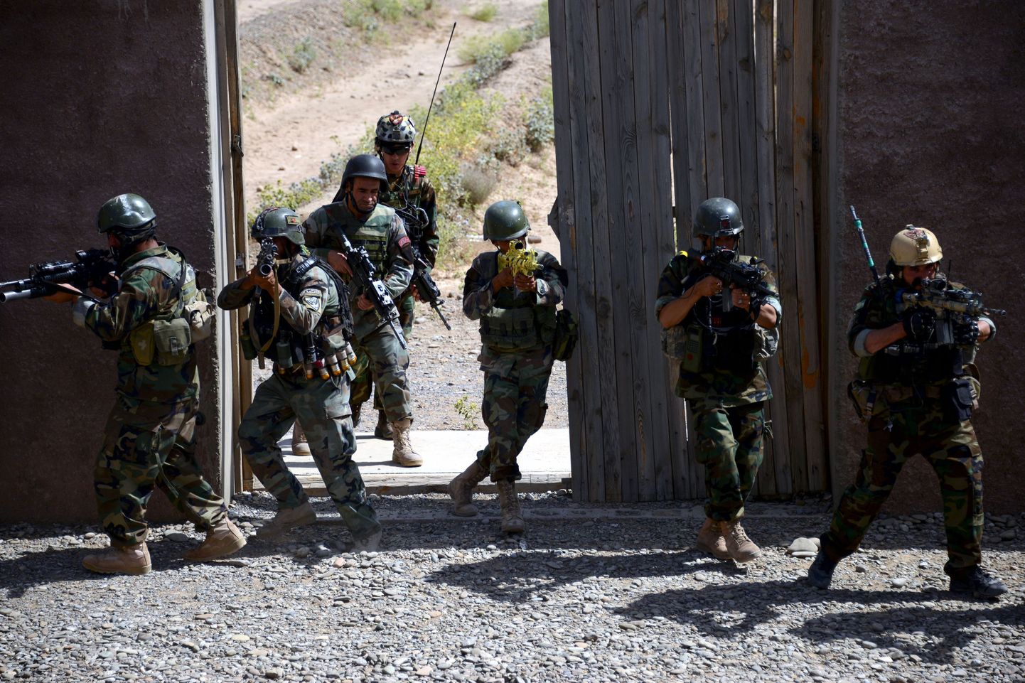 Afganistani rahvusarmee sõdurid õppusel.