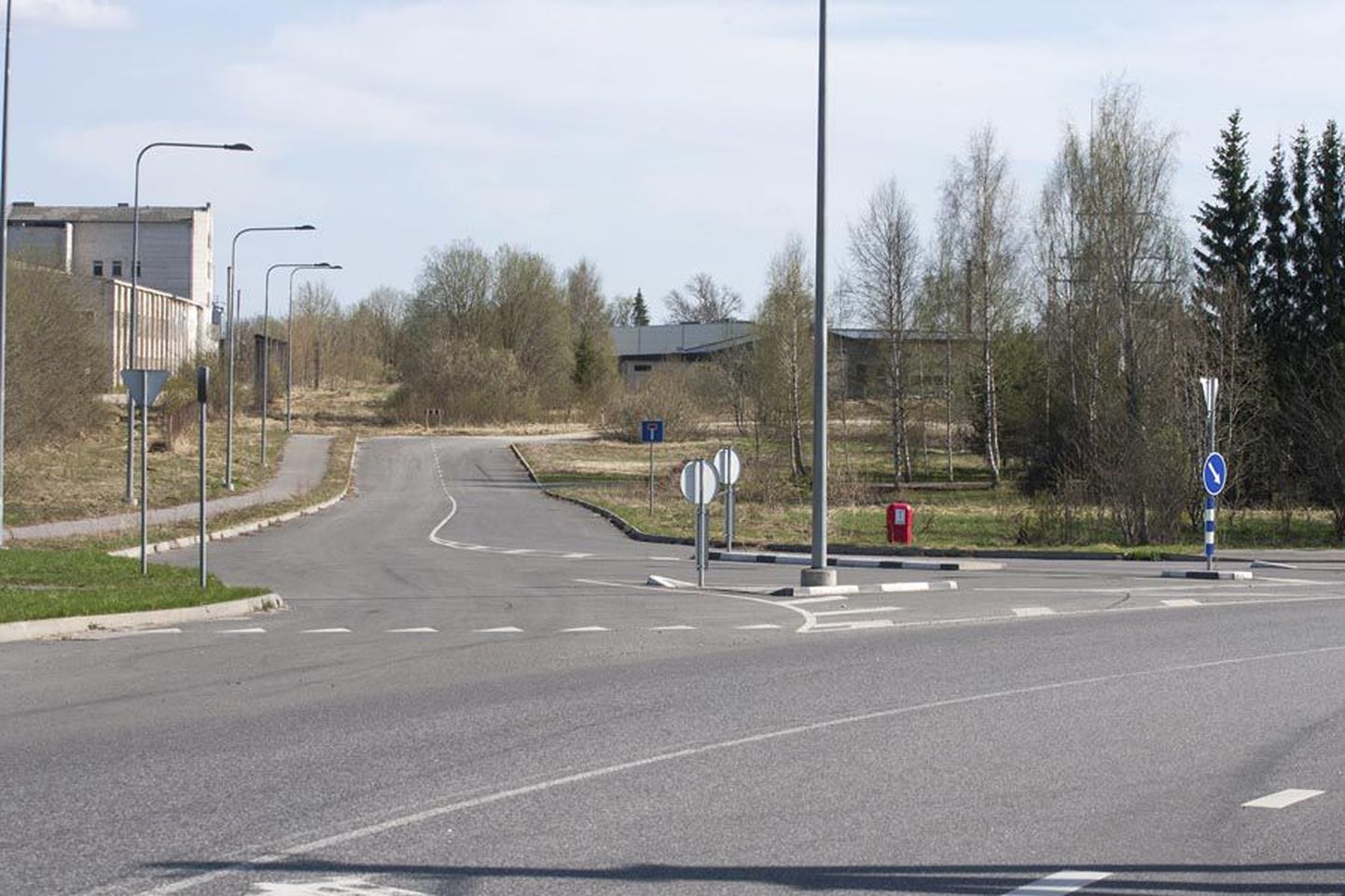 Neli aastat tagasi jäi Reinu tee ja Riia maantee vahelise tee ehitus seisma. Nüüd sai linn euroabi, et ühendustee aasta lõpuks valmis teha.
