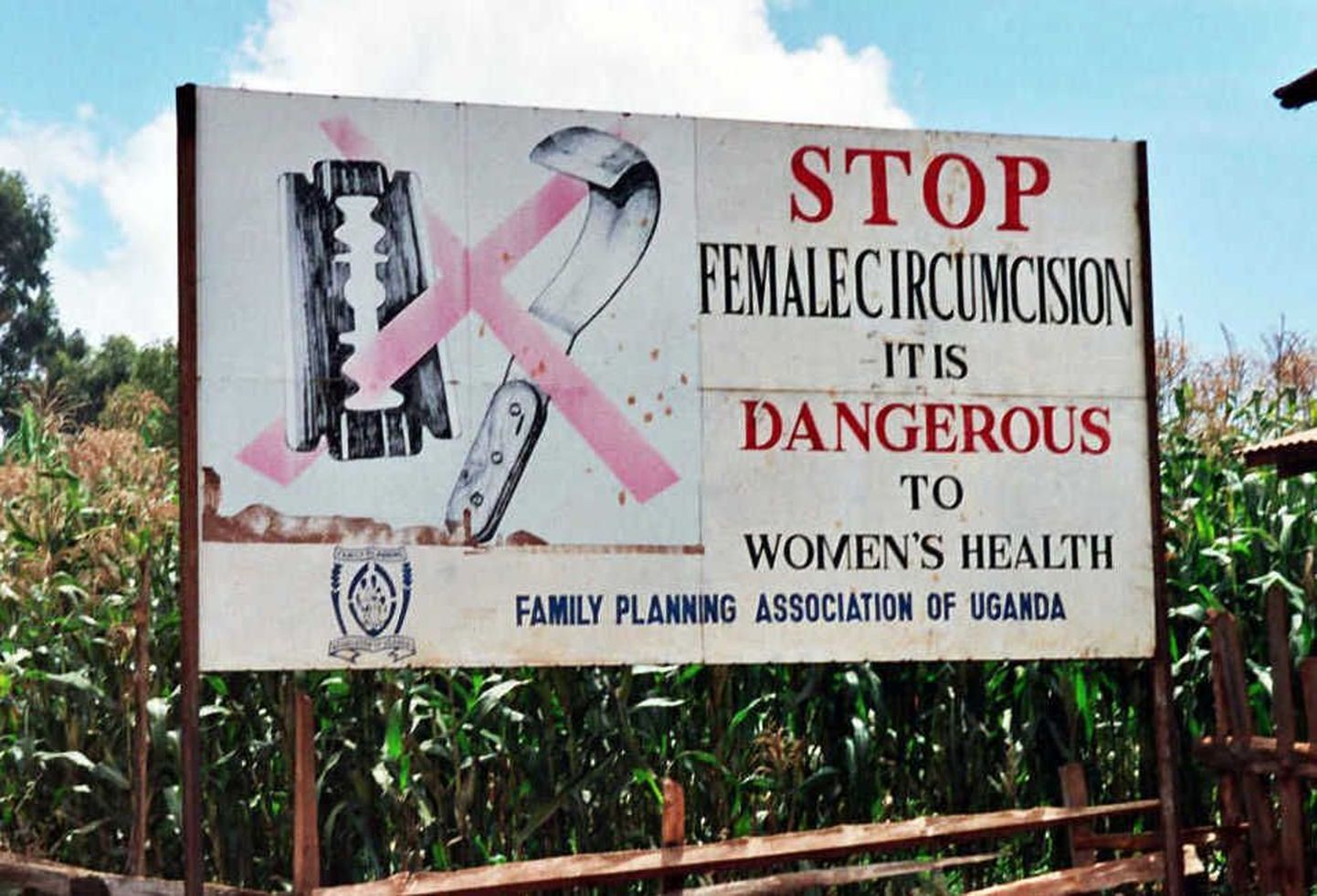 Naiste ümberlõikamise vastase kampaania plakat Ugandas.