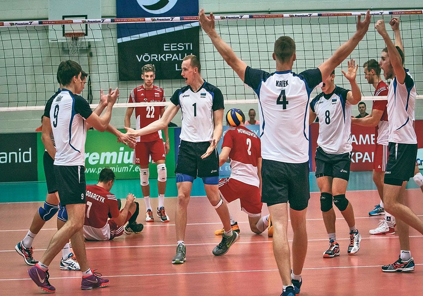 Эстонская сборная по волейболу и во второй встрече обыграла Польшу и продолжает лидировать в своей подгруппе Европейской лиги.