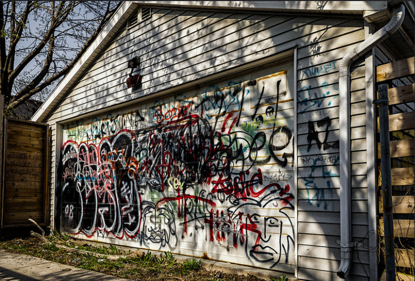 Grafiti garaaži uksel