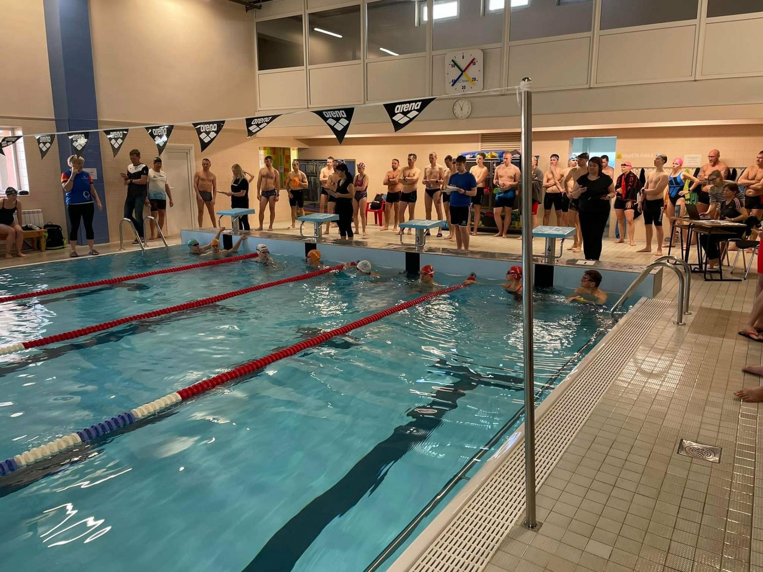 Sportlastel tuleb alustuseks läbida 300-meetrine ujumisdistants.