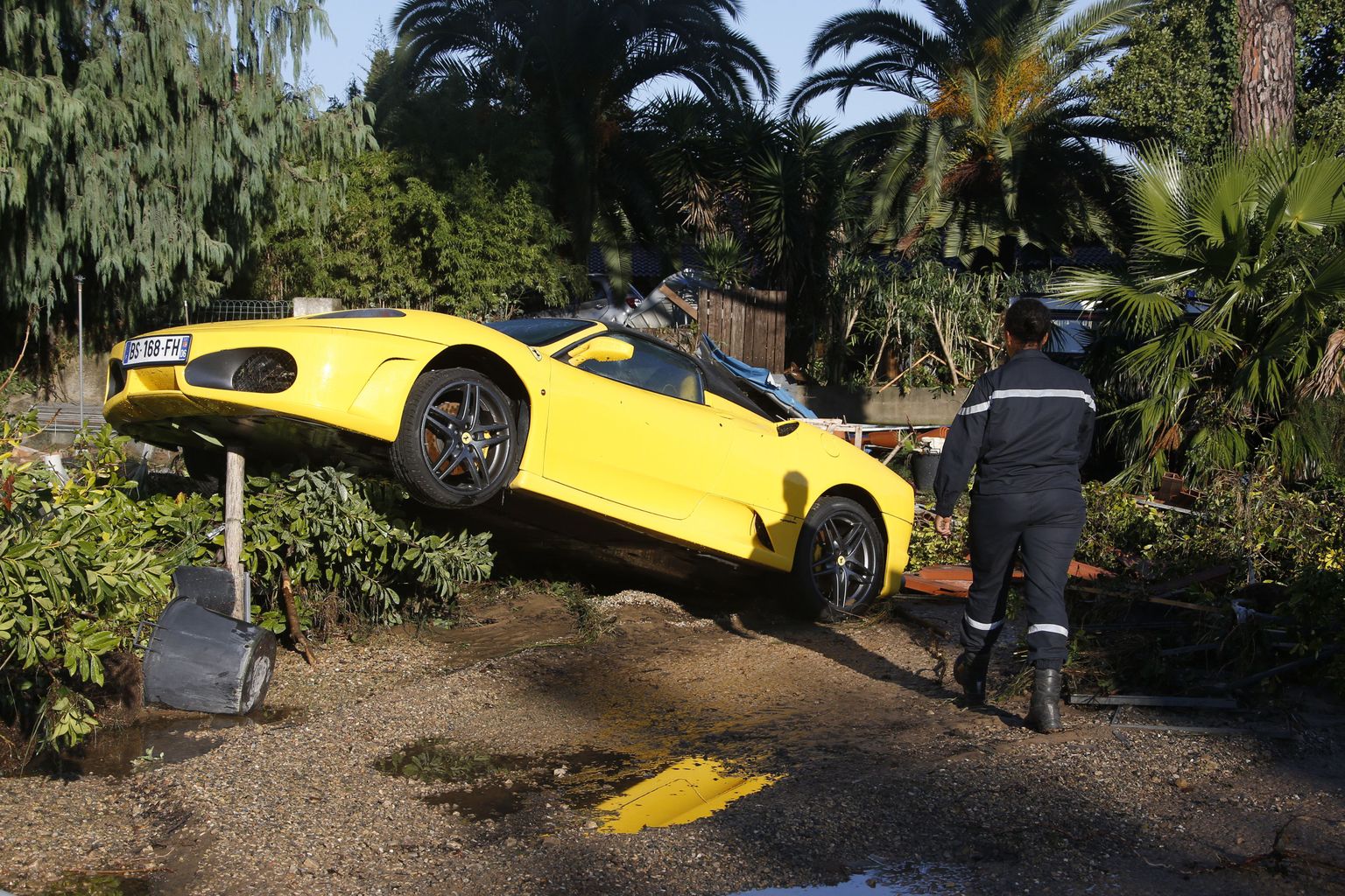 Tormiohvriks langenud Ferrari eile Biot's.