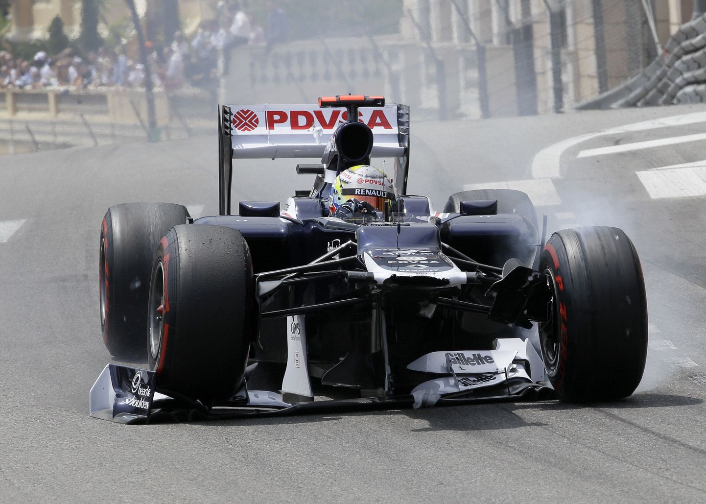Pastor Maldonado jaoks ei ole tegu esimese korraga vormel-1 autot lõhkuda.