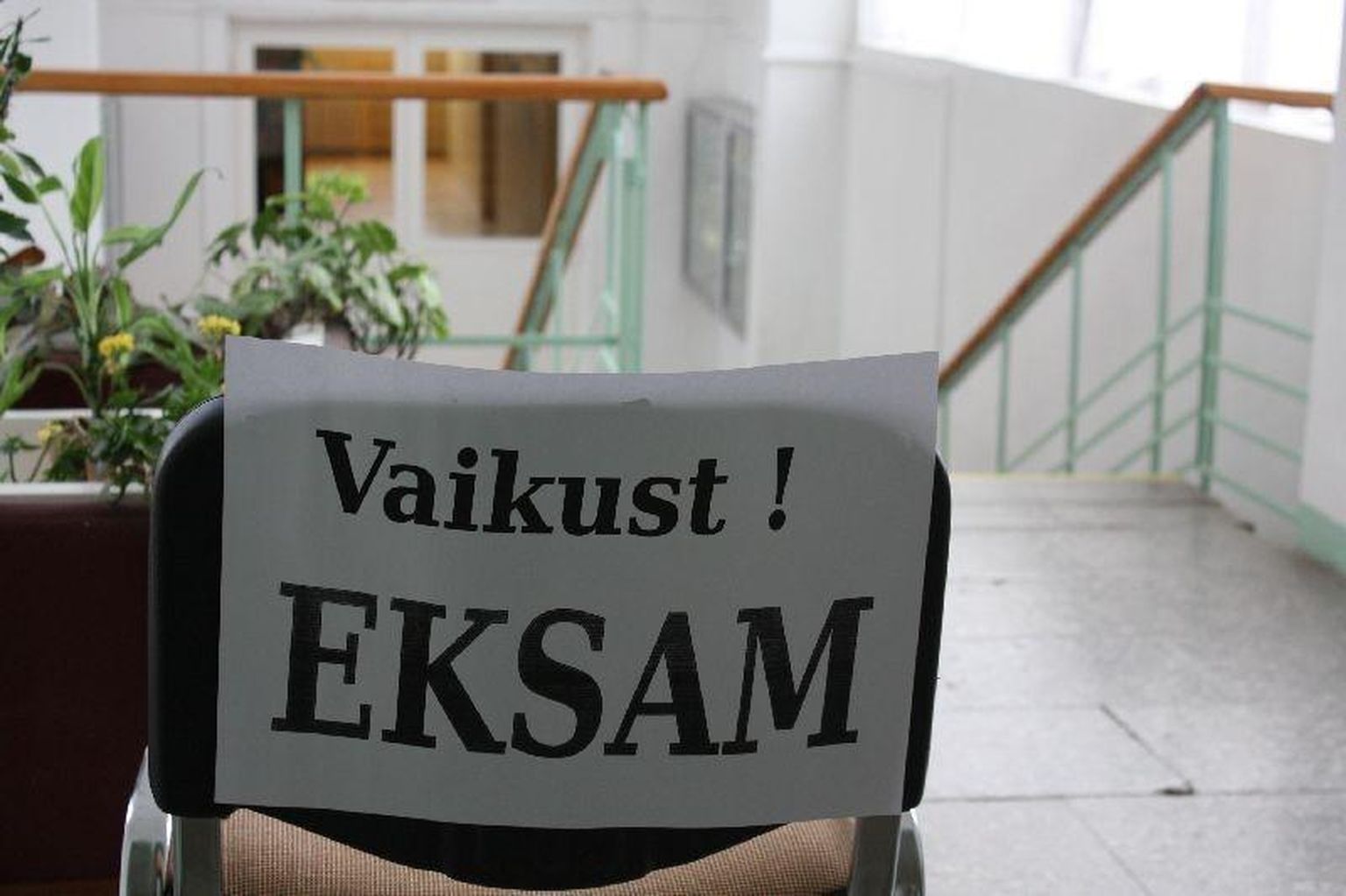 Koolide lõpueksamid lükatakse edasi.