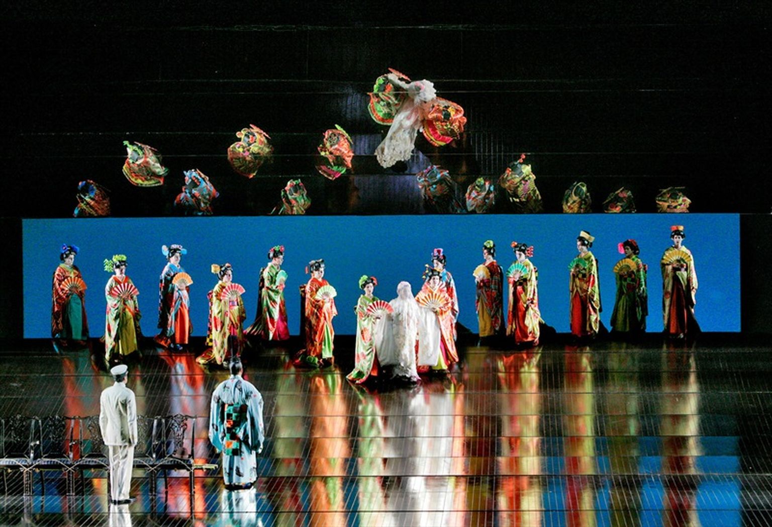Hetk Metropolitan Opera lavastuse Giacomo Puccini «Madame Butterfly» esimesest vaatusest.