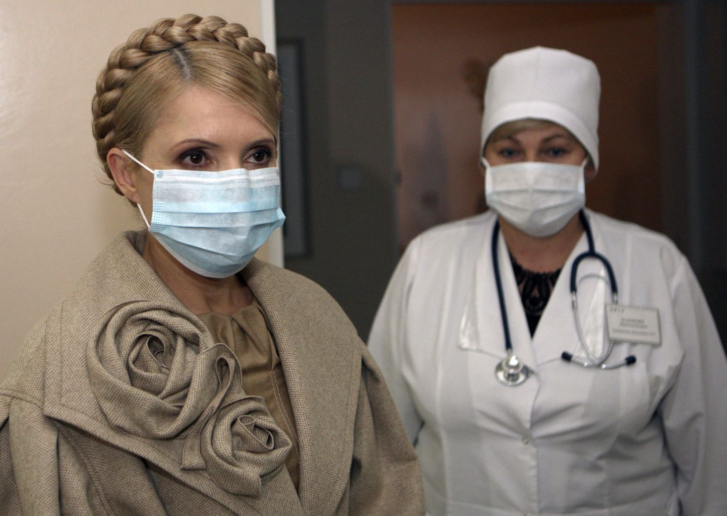 Ukraina peaminister Julia Tõmošenko (vasakul) Ivano-Frankovski haiglas.