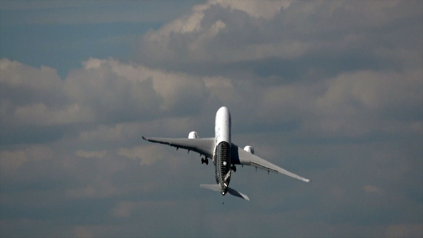 Airbus A350 õhku tõusmas