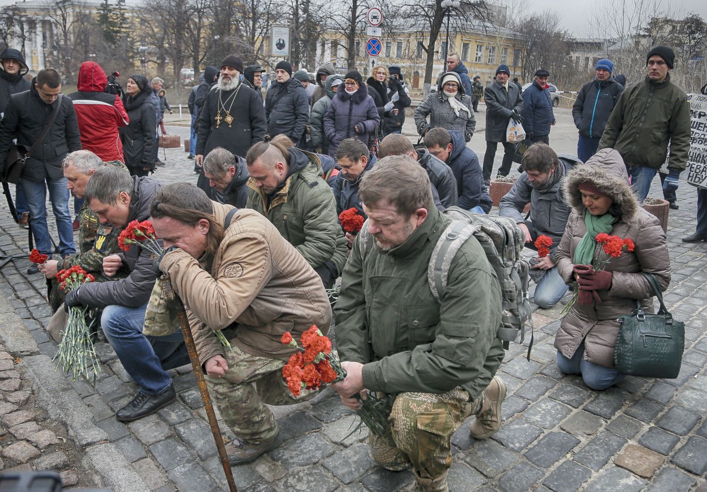 21. novembril mälestati Kiievis kolm aastat tagasi puhkenud kokkupõrgetes ja järgnenud sõjas hukkunuid.