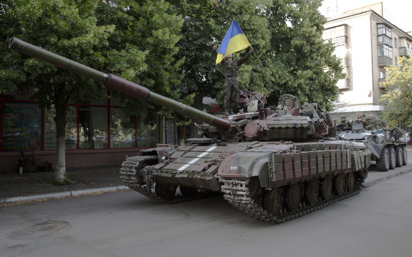 Губернатор Донецкой области Сергей Тарута заявил, что необходимо продолжить переговоры трехсторонней контактной группы по поводу ситуации на востоке Украины.