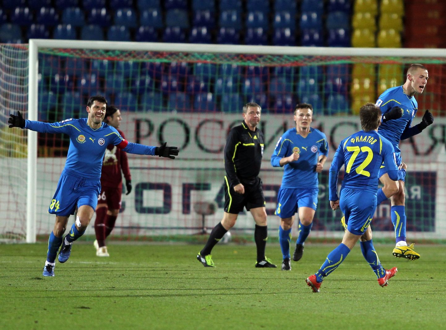 Футболисты "Ростова" в одном из матчей Премьер-лиги завершившегося сезона.