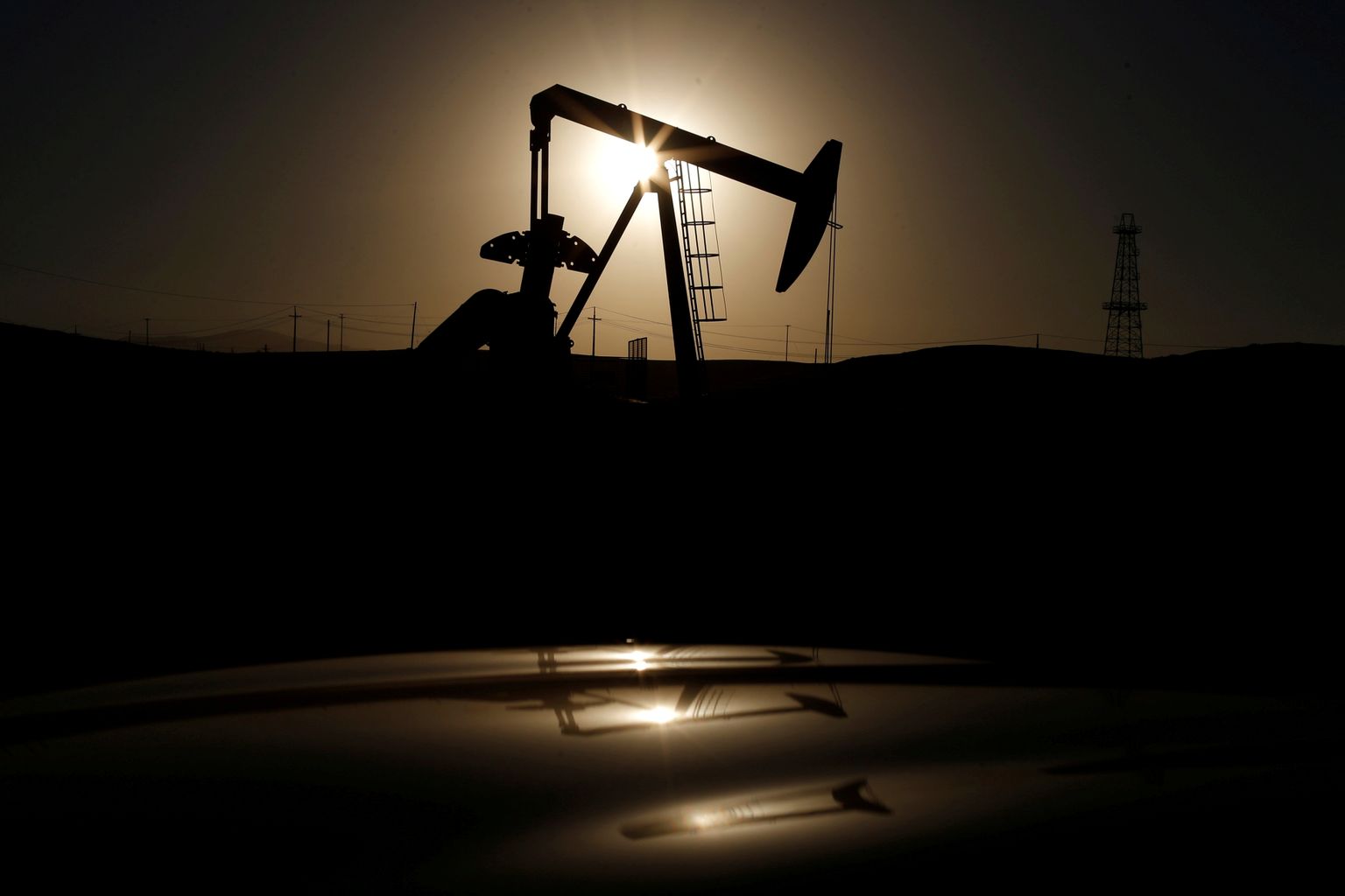 Добыча нефти.
