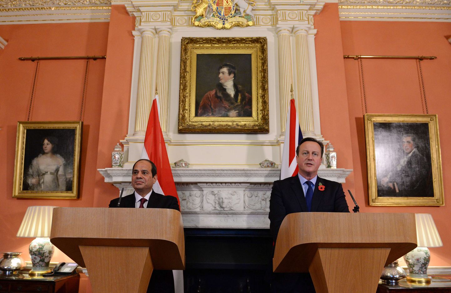 Abdel Fattah al-Sisi (vasakul) ja David Cameron andmas kohtumise järgset ühist pressikonverentsi.