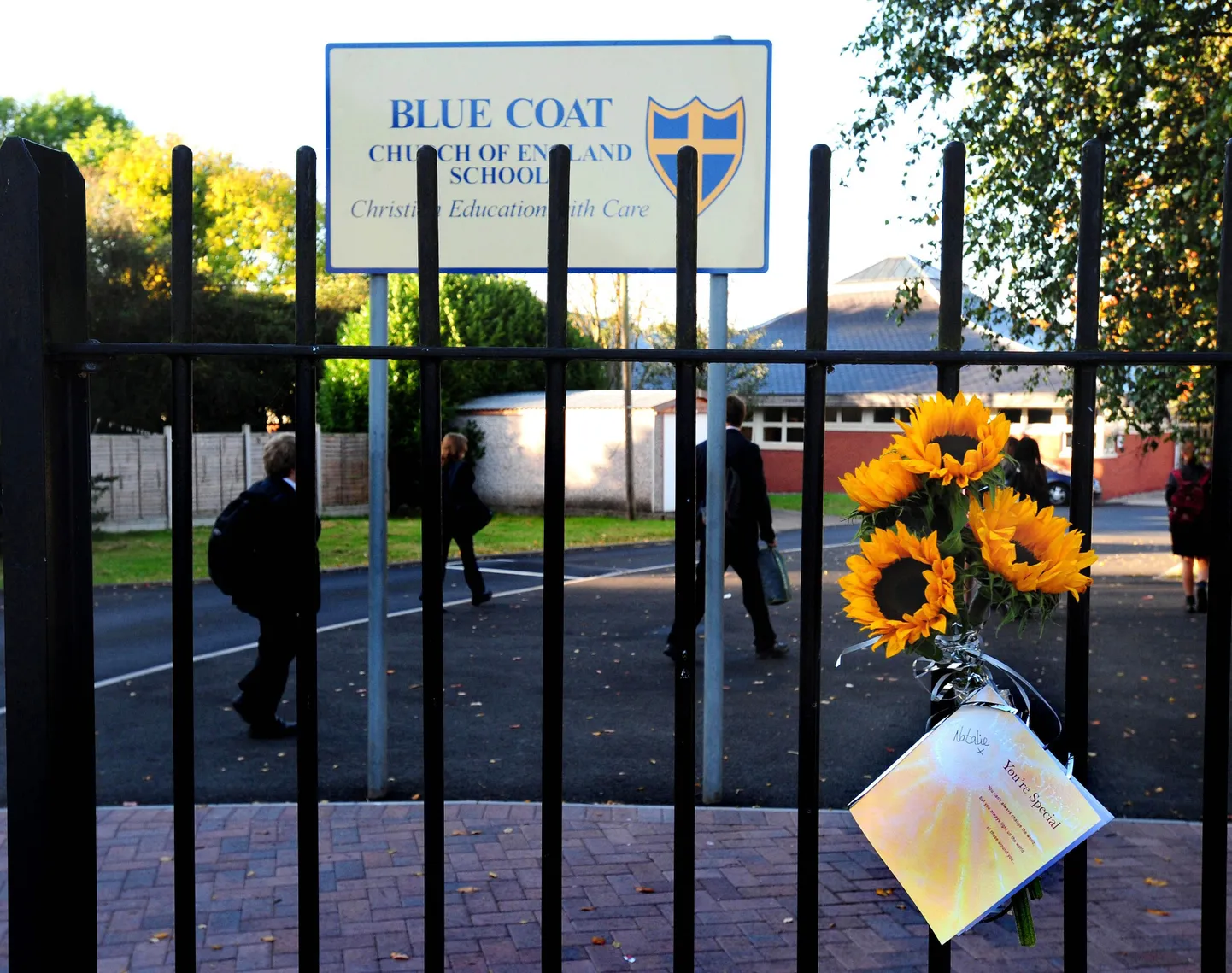 Suurbritannias Coventrys asuvas Blue Coati koolis suri esmaspäeval 14-aastane tüdruk, kes oli eelnevalt saanud HPV-vastase vaktsiinisüsti.