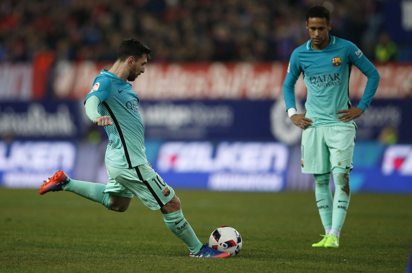 Lionel Messi (vasakul).