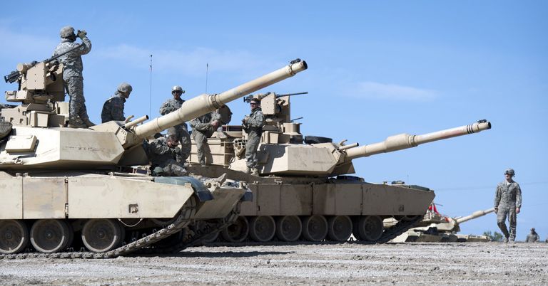 Ameerika Ühendriikide Abrams-tüüpi tankid. Ühendriigid on selliseid masinaid juba Ida-Euroopasse toonud. Administratsiooni kava võib idatiivale tuua aga lisatehnikat ja -varustust. Foto: