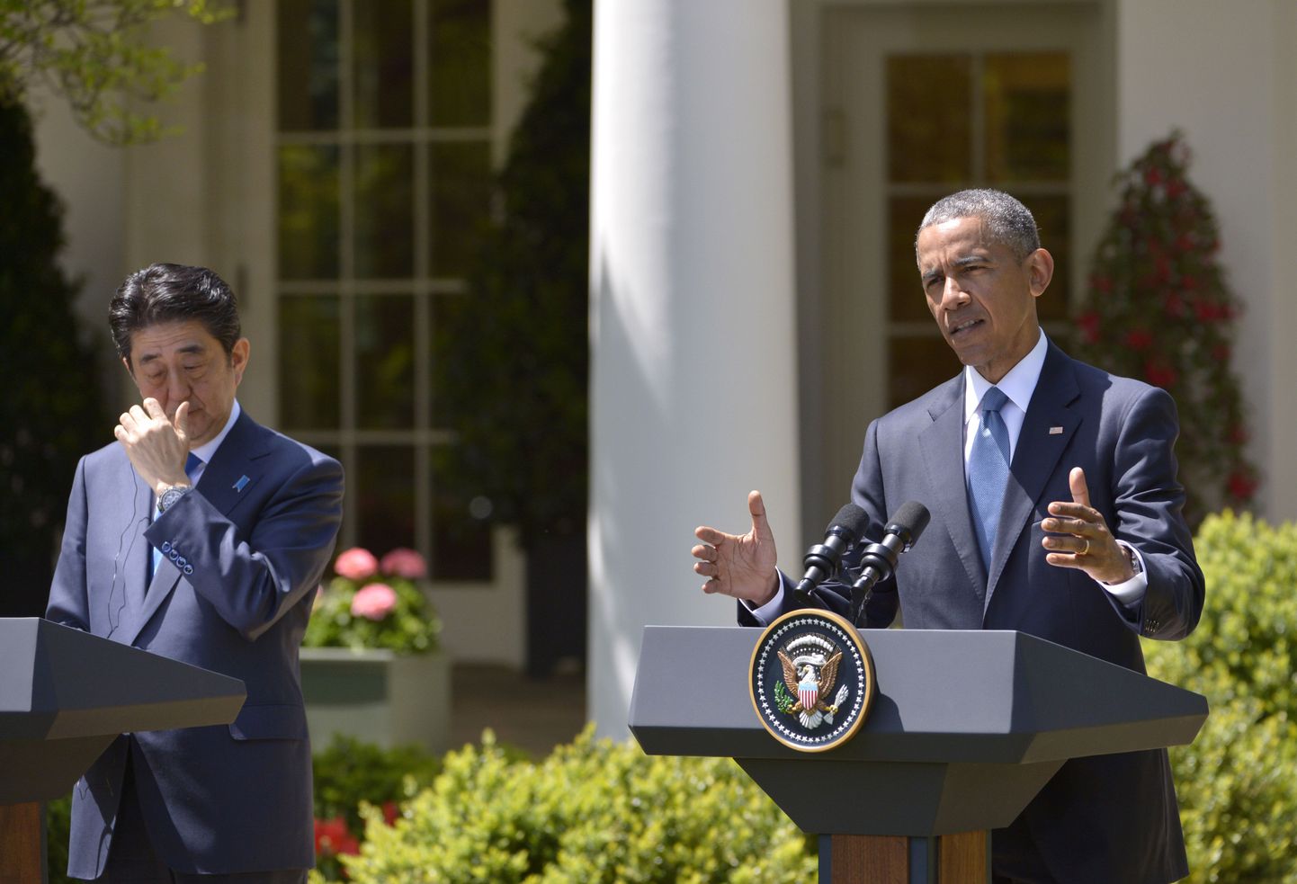 Jaapani peaminister Shinzo Abe Washingtonis ühisel pressikonverentsil USA presidendi Barack Obamaga.