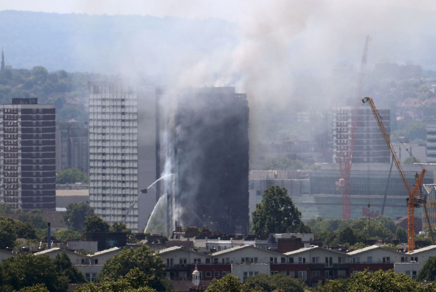 Ööl vastu 14. juunit puhkes Londoni kõrghoones tulekahju, hukkus vähemalt kuus inimest. Hoone 17. korrusel elanud Methrob ütles LBC raadiole, et majas puudus tuletõrjealarm.