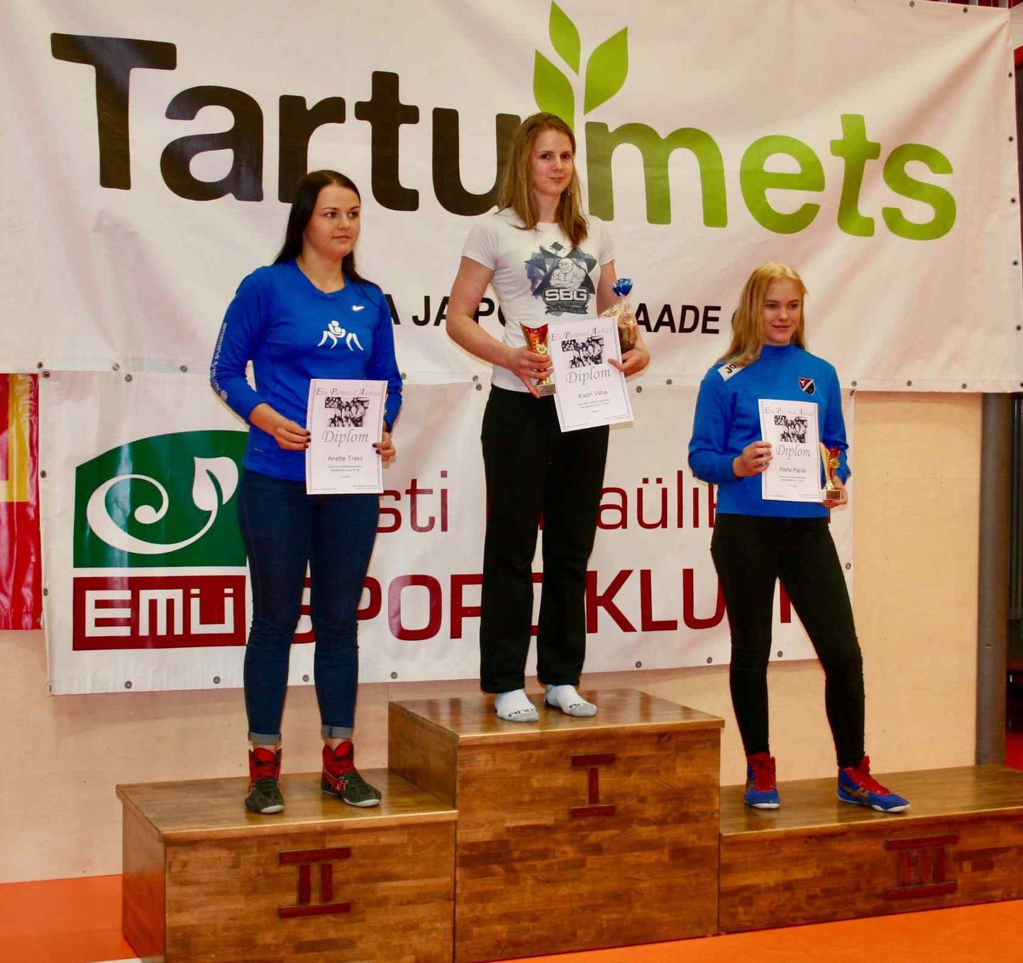 Vasakult Anette Traks, Kadri Vilba ja Marta Pajula (kehakaalu kuni 75 kg medalivõitjad).