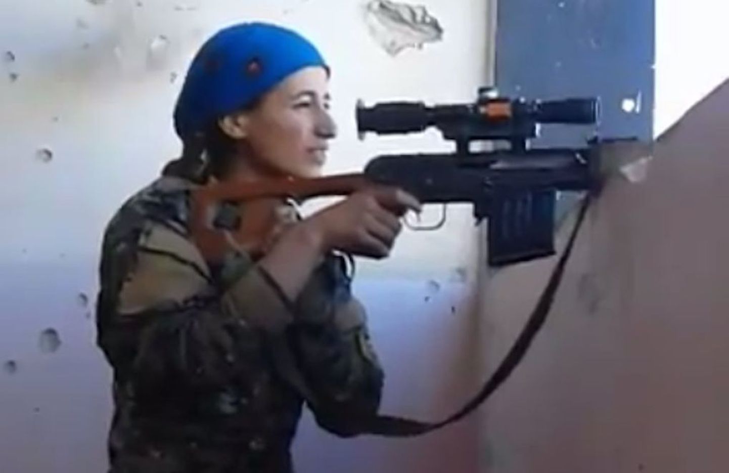 Kurdi naisvõitleja