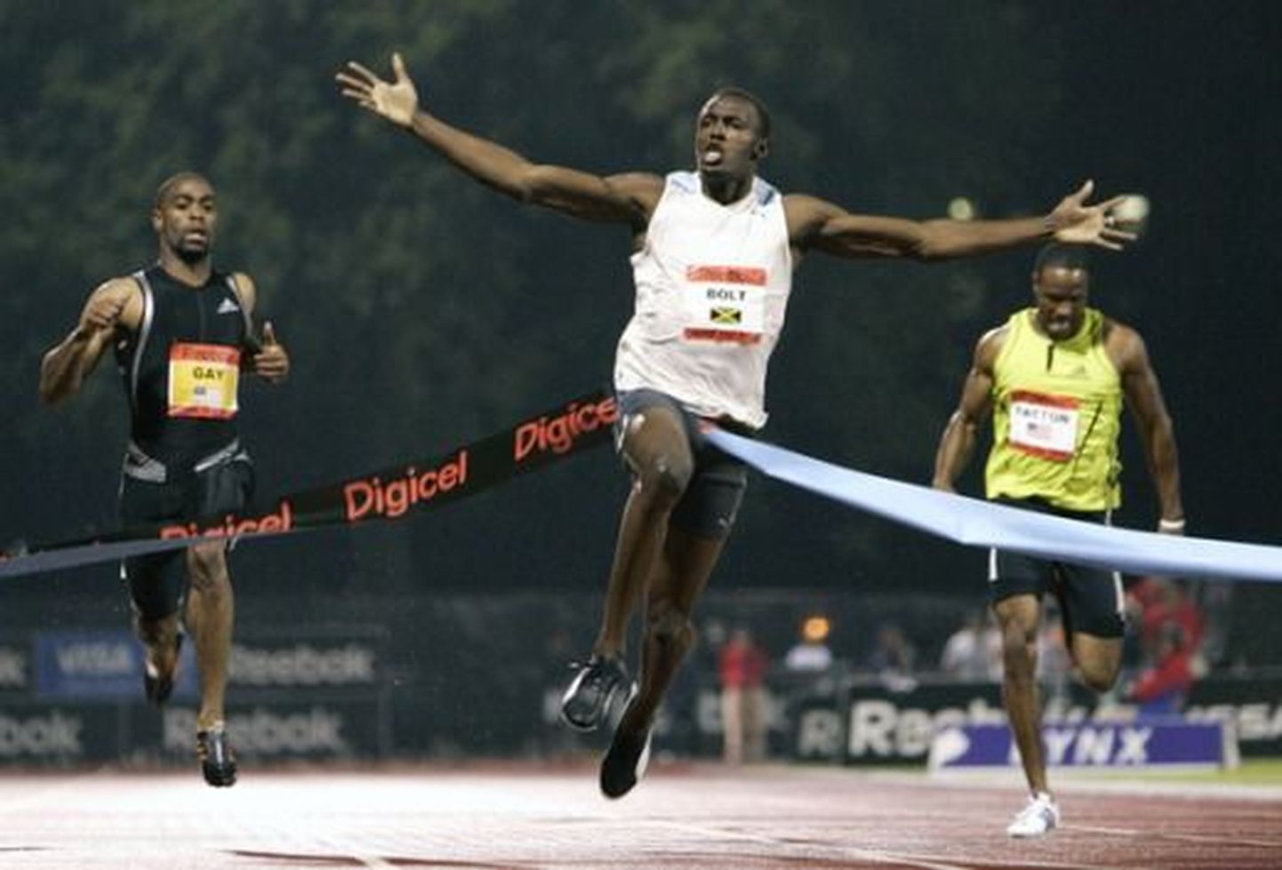 Usian Bolt uue rekordimehena finišeerimas.