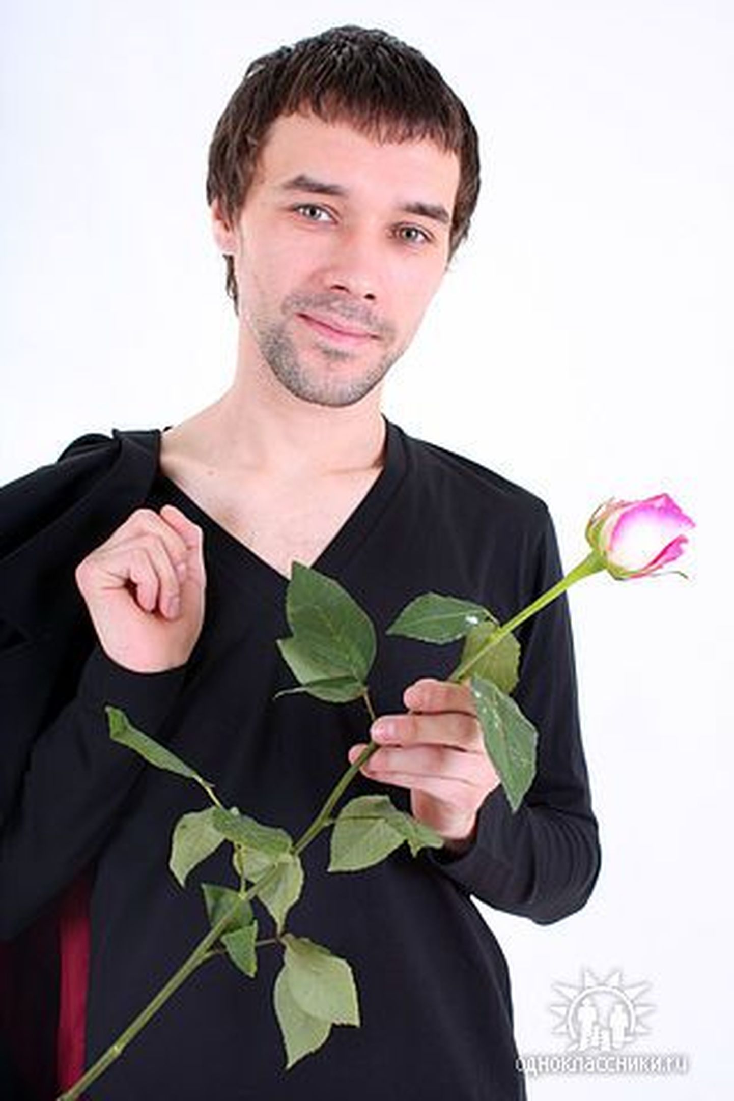 Еще в июле Вячеслав Баюк позировал для романтических снимков.