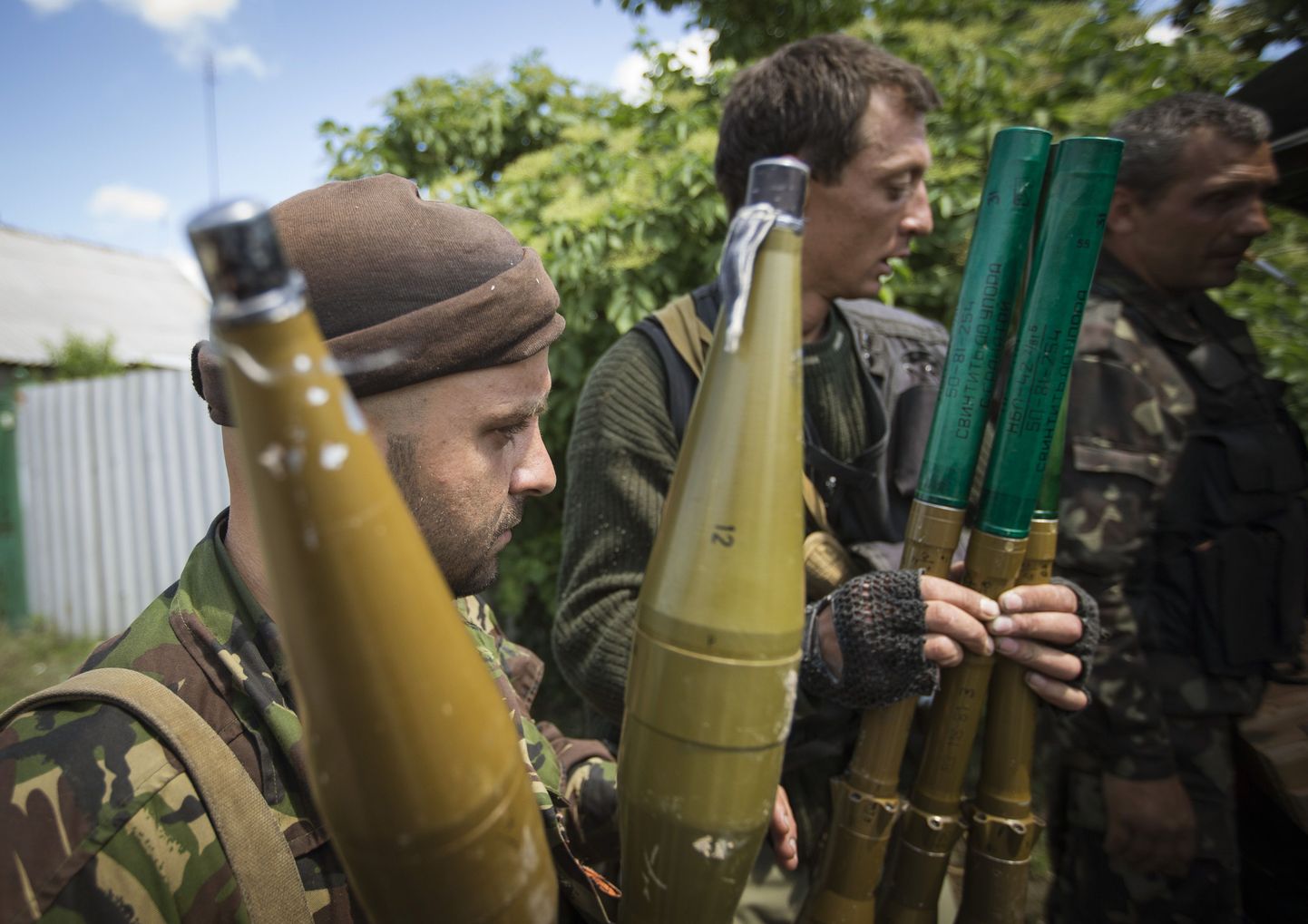 Военные антиправительственных сил под Донецком.