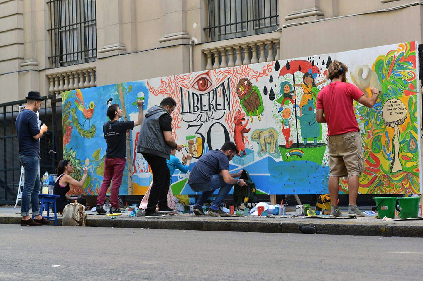 Greenpeace'i aktivistid joonistasid 6. novembril seinale Vene saatkonna ees Buenos Aireses.