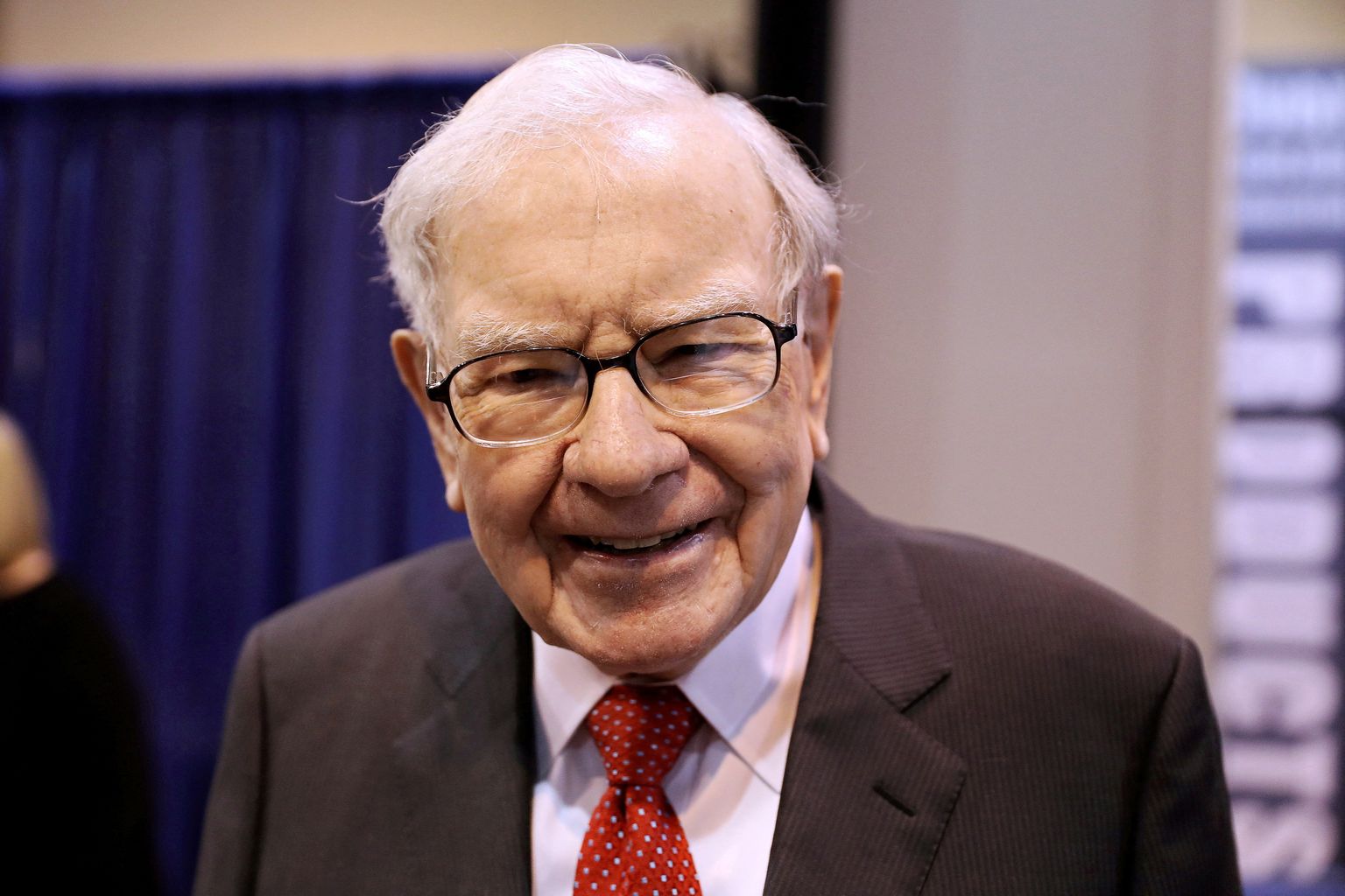 Warren Buffett päästis suure finantskriisi ajal panku. Praegust olukorda pole mõtet selle ajaga võrrelda. Pankades on hoiused garanteeritud, kuid panku hävib ka edaspidi.