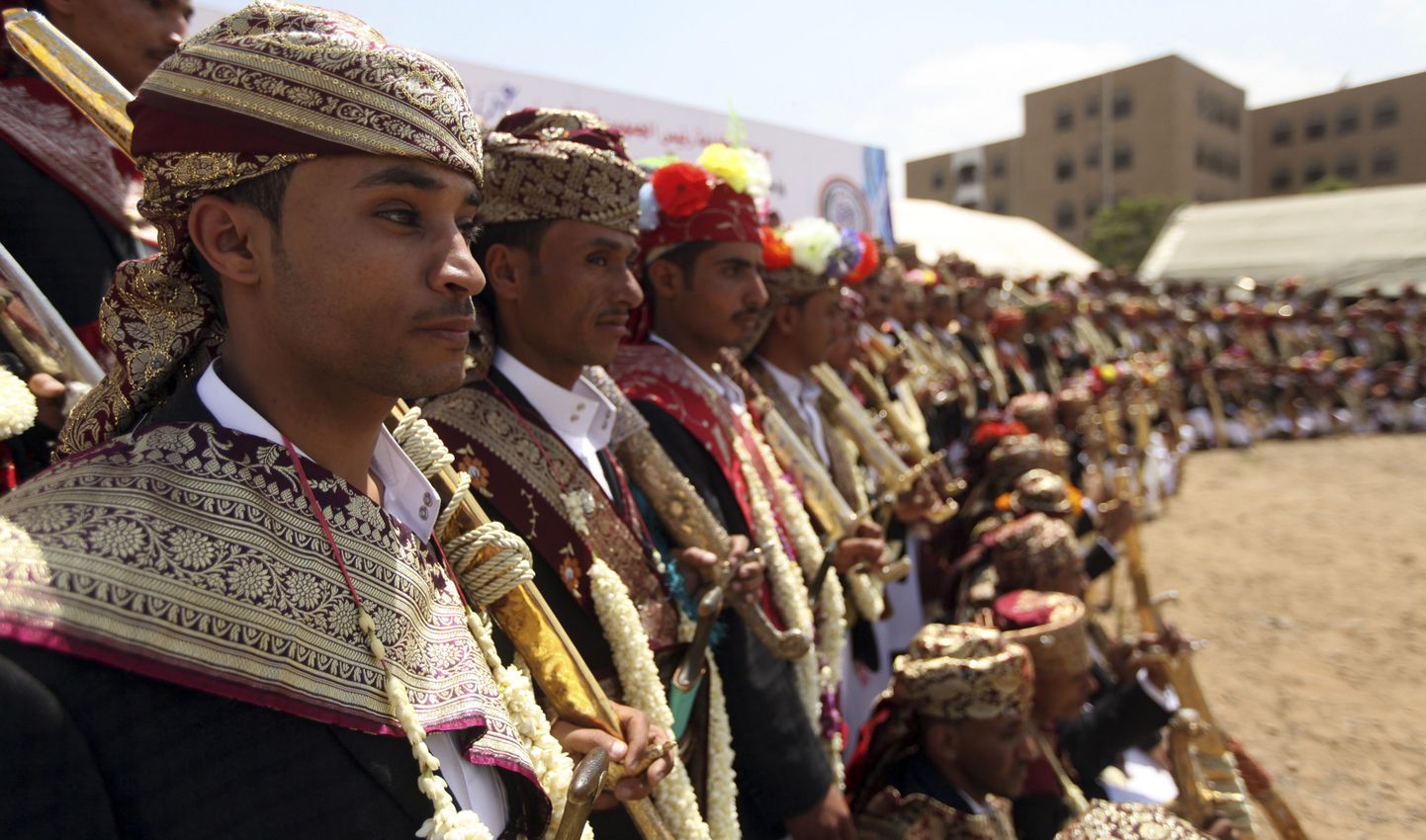 Jeemeni peigmehed ülemöödunud kuul Sanaas toimunud massilaulatusel.
