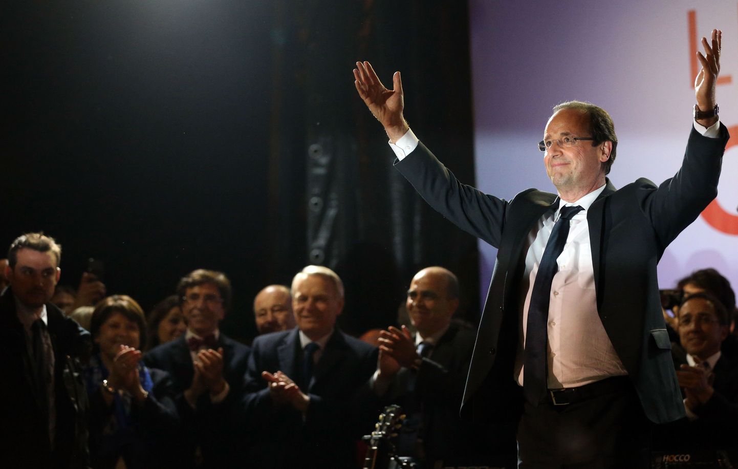 François Hollande tähistamas Bastille´ väljakul valimisvõitu.