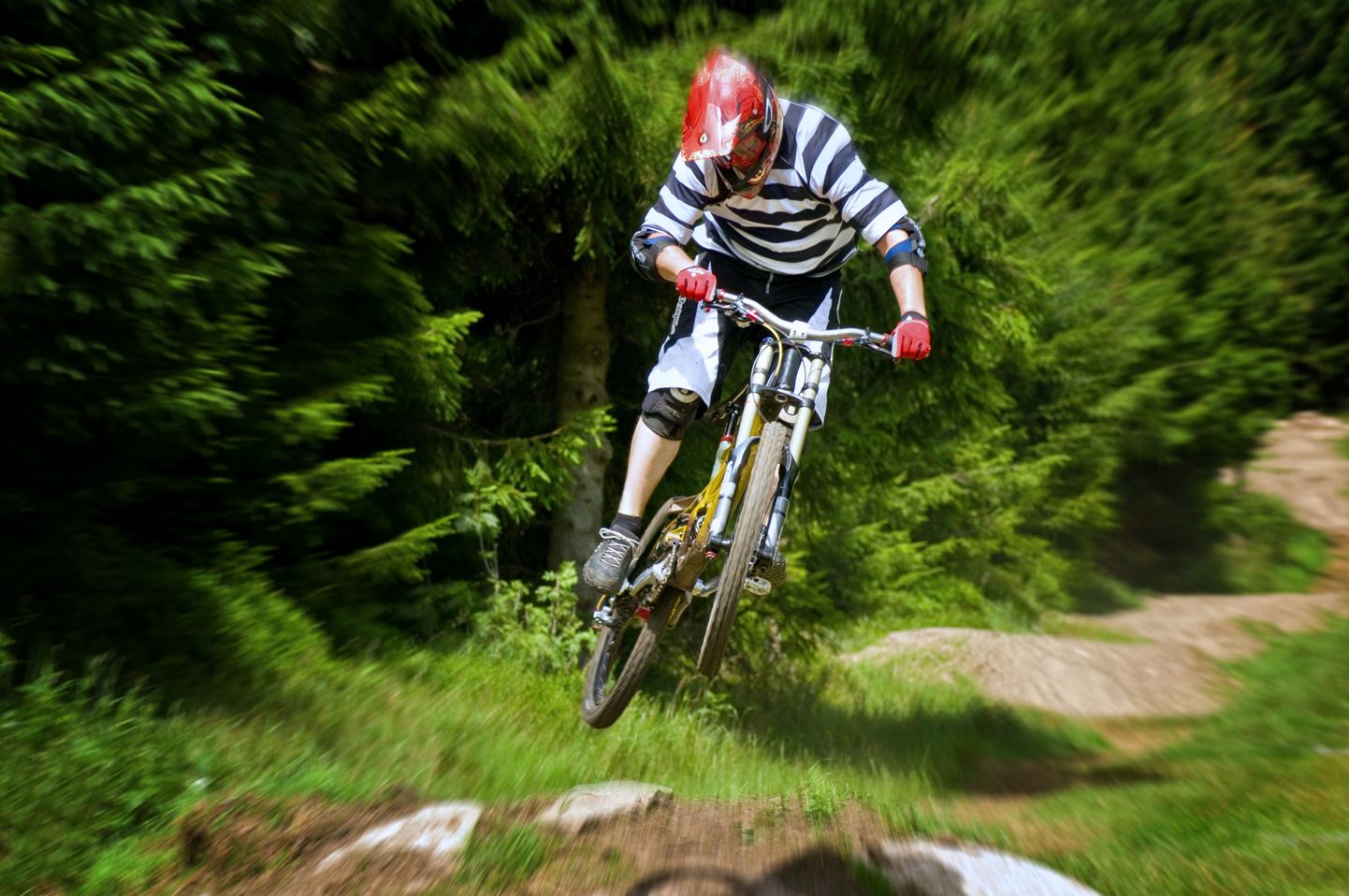 Rattasõit on üks enim kaloreid kulutavaid suviseid sportlikke harrastusi