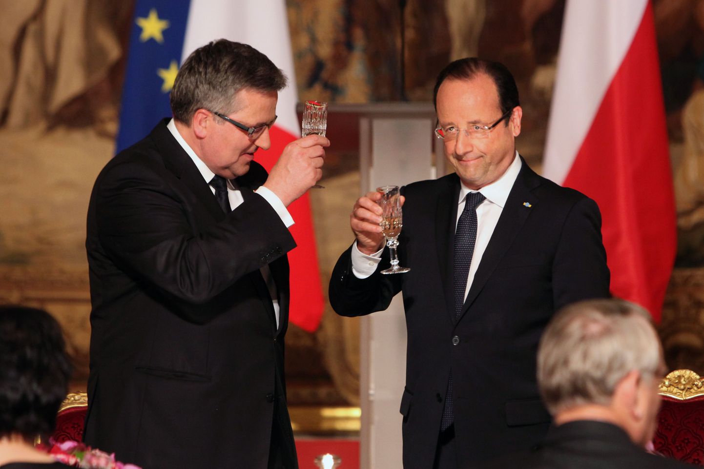 Pranstusmaa president François Hollande (paremal) koos Poola riigipea Bronislaw Komorowskiga eile Pariisis Elysee palees.