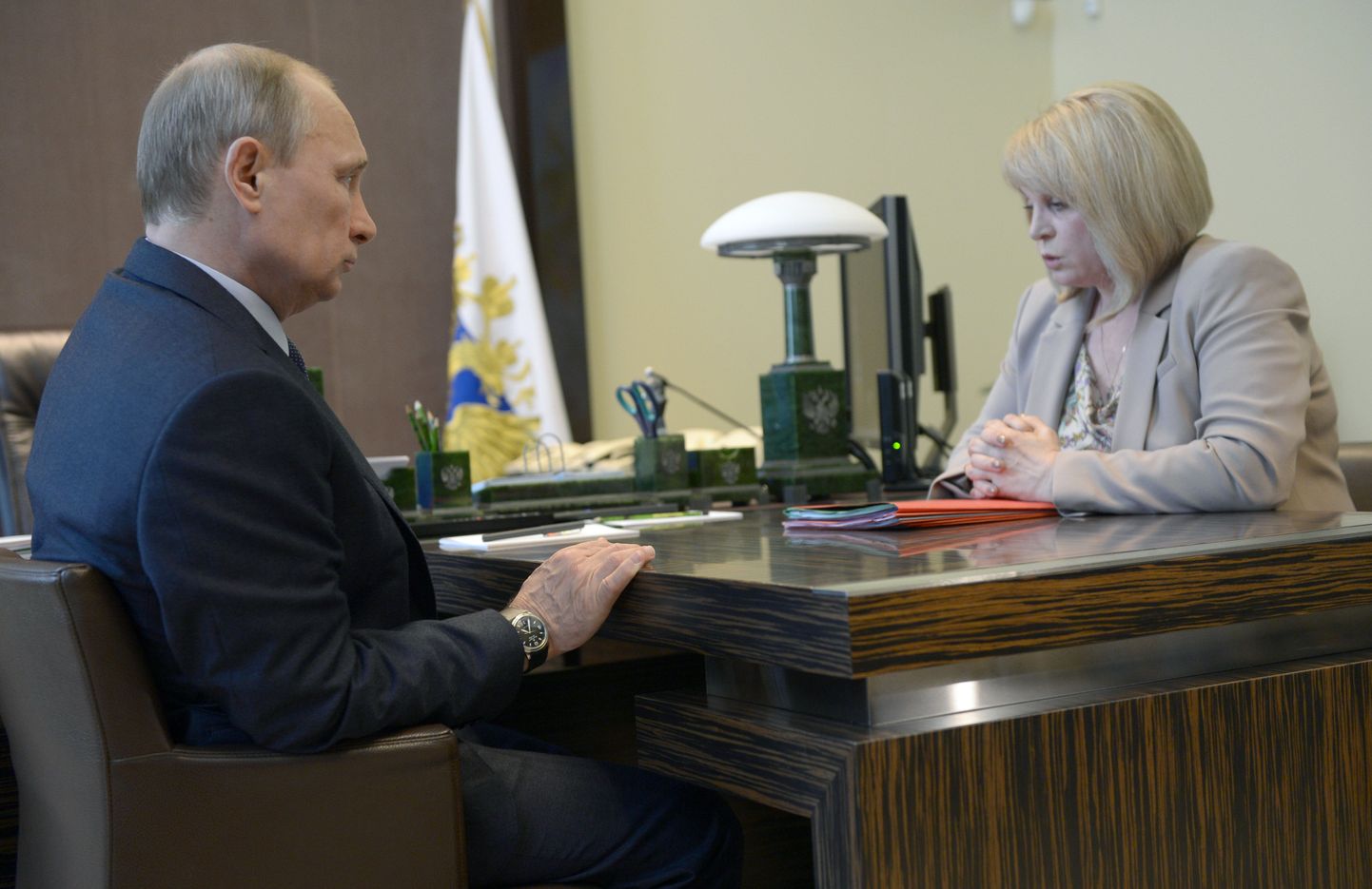 Presidendi nõunik Ella Pamfilova koos riigipea Vladimir Putiniga juunis 2014.