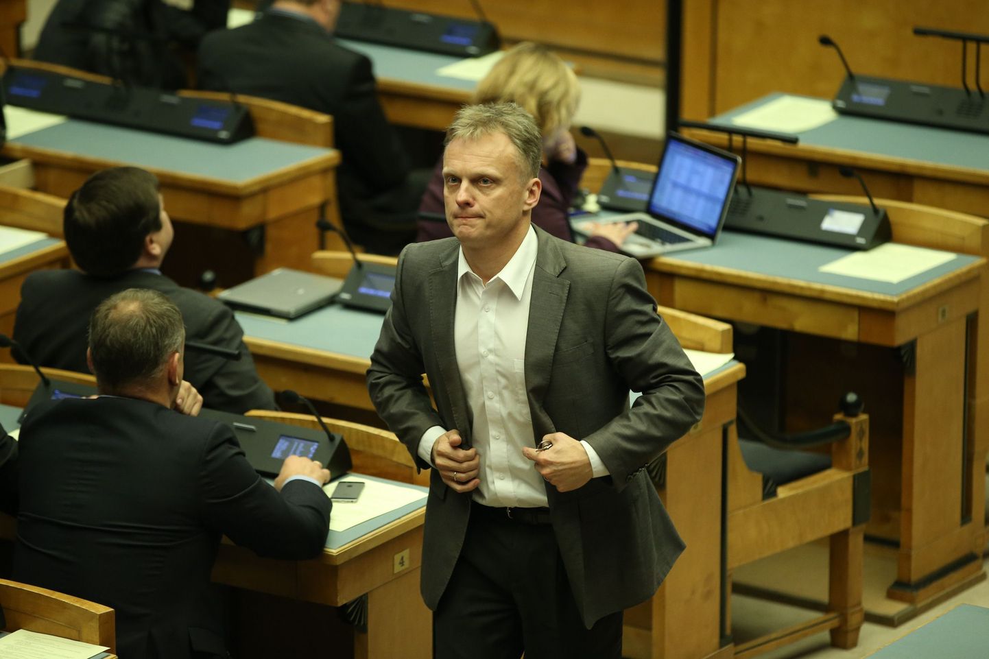 Imre Sooäär riigikogus kooseluseaduse hääletusel.