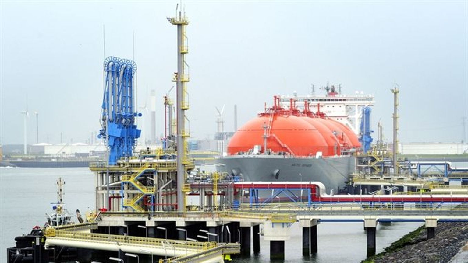 Терминал сжиженного газа.