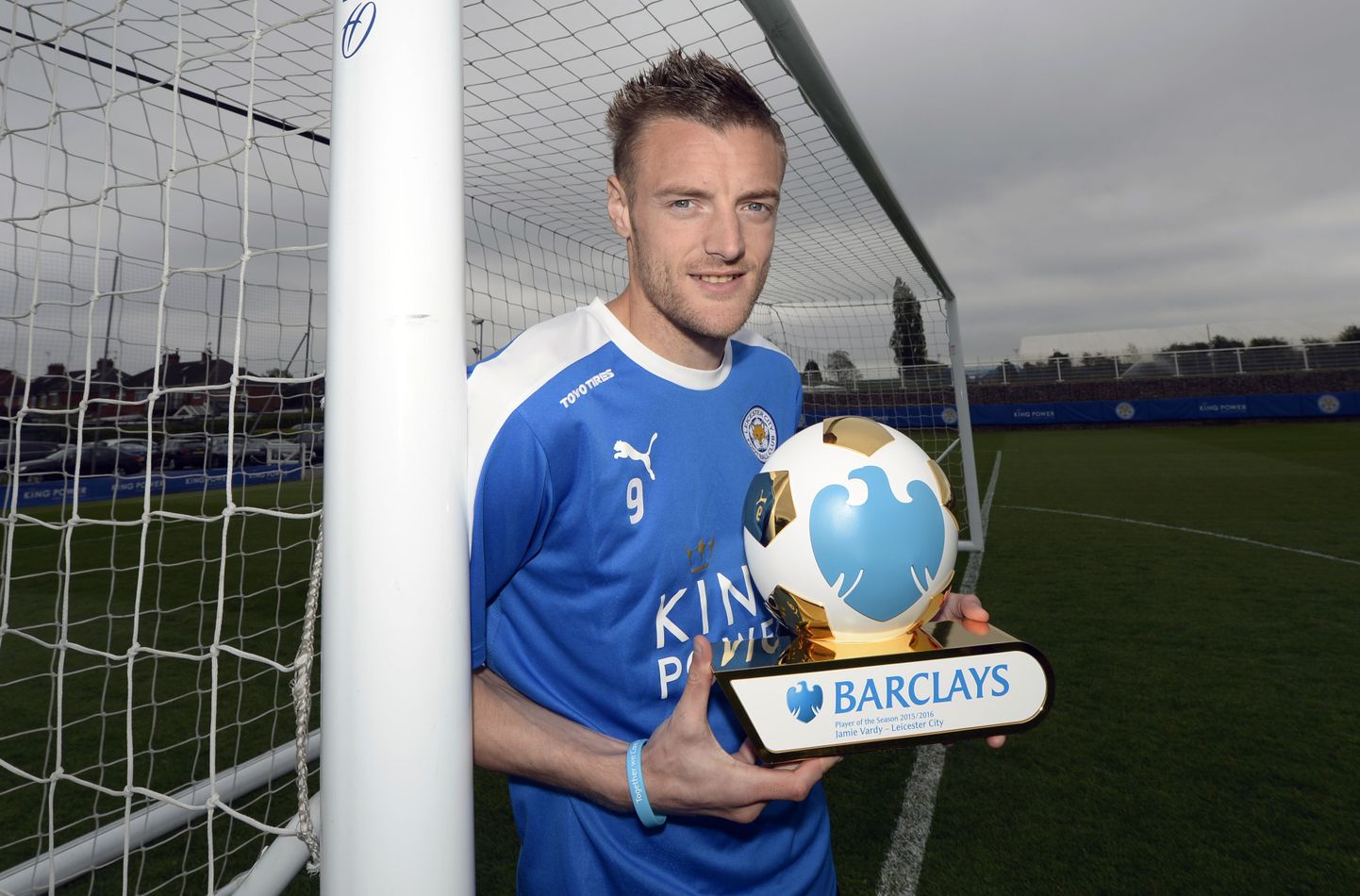 Britain Football Soccer - Leicester City's Jamie Vardy wins the Barclays Player Of The Season Award - Leicester City Training Ground - 13/5/16
Leicester City's Jamie Vardy wins the Barclays Player Of The Season Award
Action Images via Reuters / Adam Holt
Livepic
EDITORIAL USE ONLY.