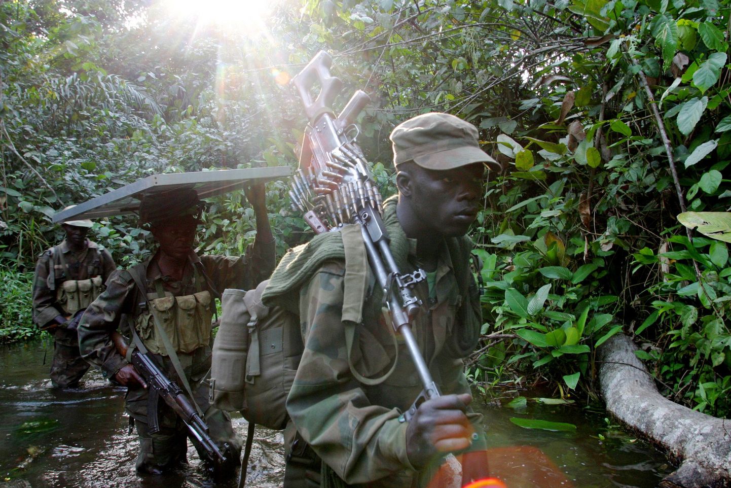 Patrullivad Uganda sõdurid Issanda Vabastusarmee võitlejaid otsimas.